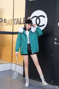 网红用棉袄的毛拍照,时尚潮流新风尚