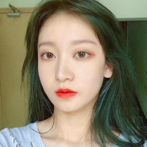 眼球外翻女网红照片,揭秘网络现象背后的真相