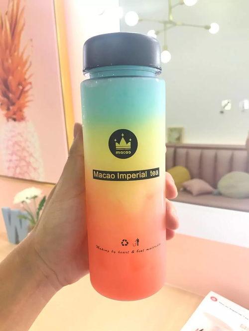 小熊网红水杯,萌趣设计，健康生活新伙伴”