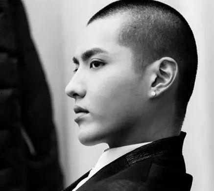 有美人尖的男明星,揭秘拥有美人尖的帅气男明星