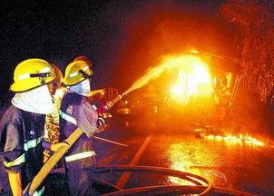 消防队带笑吃瓜,一场欢乐的消防日常