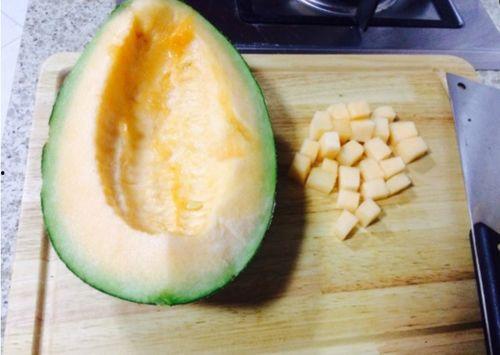 乖乖的吃哈密瓜,哈密瓜的甜蜜诱惑