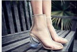 明星透明鞋,时尚潮流的尖端演绎