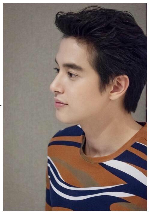 现在泰国最红的男明星,闪耀舞台的璀璨之星