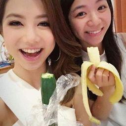 岑岑教姐妹吃瓜,姐妹们一起享受夏日清凉